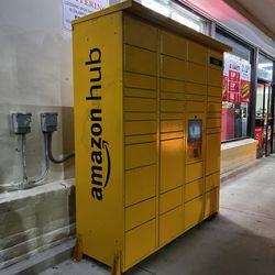 7-Eleven - Amazon hub outside