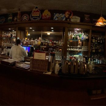 Higgins Restaurant - a view of the bar from the front of the restaurant - French Near Me - Portland, Oregon Higgins Restaurant - a view of the bar from the front of the restaurant - French Near Me - Portland, Oregon