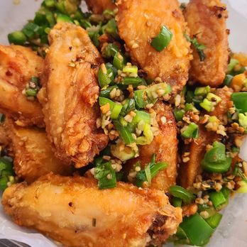 Roxy's Bar & Grill - Salt & pepper wings - Sports Bars Near Me - Seattle, Washington