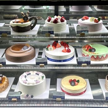 Paris Baguette - Cake Case - Bakeries Near Me - Overland Park, Kansas