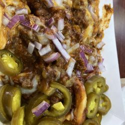 Tom’s Burger & Frosty - Chili cheese fries