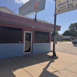 Tastee Treet Drive Inn - The front of the establishment!