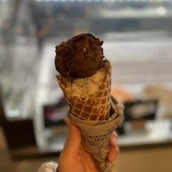 Jeni's Splendid Ice Creams - Brambleberry Crisp + Texas Sheet Cake on waffle cone