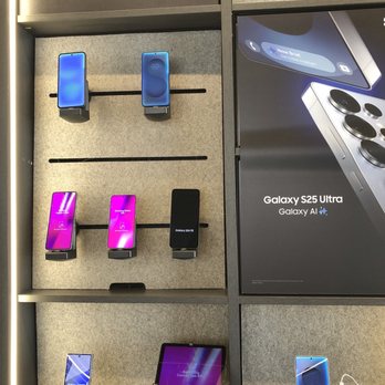 T-Mobile Experience Store - Mobile Phones Near Me - Plano, Texas