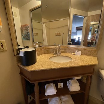 Best Western Plus Bellingham - Inside the bathroom - Hotels Near Me - Bellingham, Washington Best Western Plus Bellingham - Inside the bathroom - Hotels Near Me - Bellingham, Washington