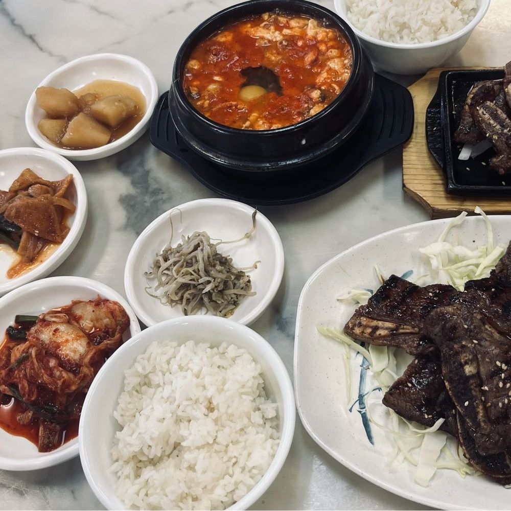 Ho Soon Yi - Banchan, kalbi, tofu soup - Korean Near Me - Lakewood, Washington