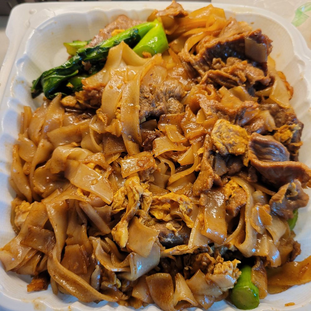 Blazing Noodles - Pad See Ew with Beef $17 - Thai Near Me - Temecula, California Blazing Noodles - Pad See Ew with Beef $17 - Thai Near Me - Temecula, California