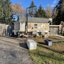 Master Baiter’s - We offer live bait and a fish cutting station