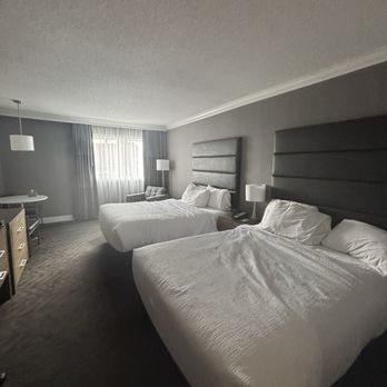 Sandman Signature Lethbridge Lodge - Queen room with two queen beds - Hotels Near Me - Lethbridge, Alberta Sandman Signature Lethbridge Lodge - Queen room with two queen beds - Hotels Near Me - Lethbridge, Alberta