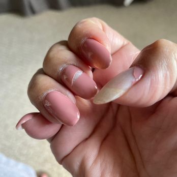 Henry's Nails - Nail Salons Near Me - Ansonia, Connecticut