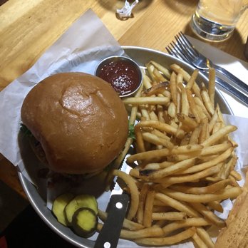 Manito Tap House - American Near Me - Spokane, Washington