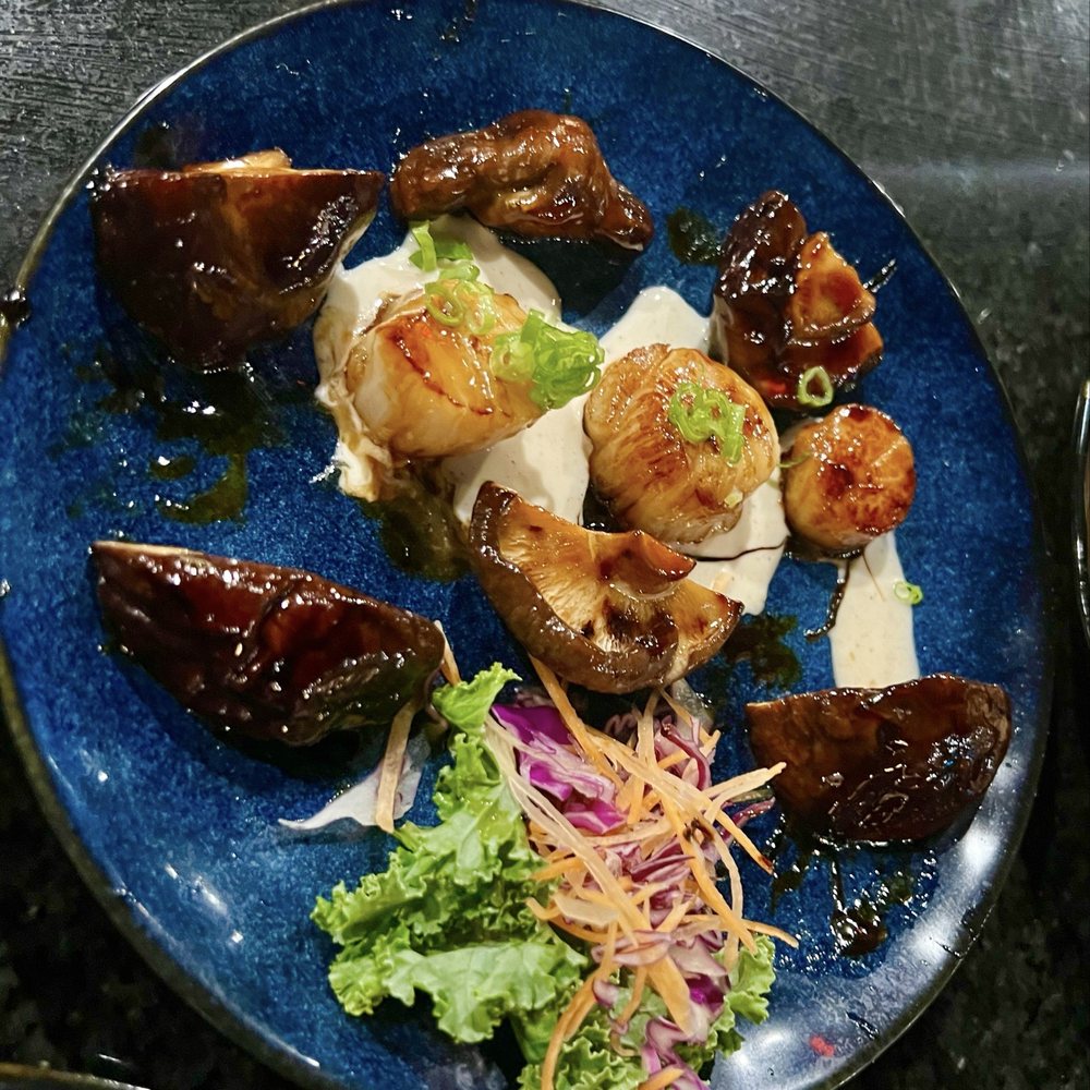 BluWave Sushi & Handroll Bar - Sushi Bars Near Me - Orlando, Florida