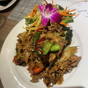 Bamboo Penny's - Pad Kee Mow - Thai Near Me - Leawood, Kansas Bamboo Penny's - Pad Kee Mow - Thai Near Me - Leawood, Kansas