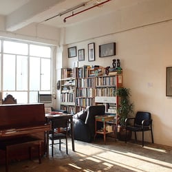 伙炭藝術工作室 - 岩岩有陽光射落黎，有一種「一屋書香」的感覺~~