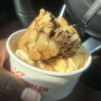 The Peach Cobbler Factory - Cobbler with ice cream - Desserts Near Me - Dallas, Texas The Peach Cobbler Factory - Cobbler with ice cream - Desserts Near Me - Dallas, Texas