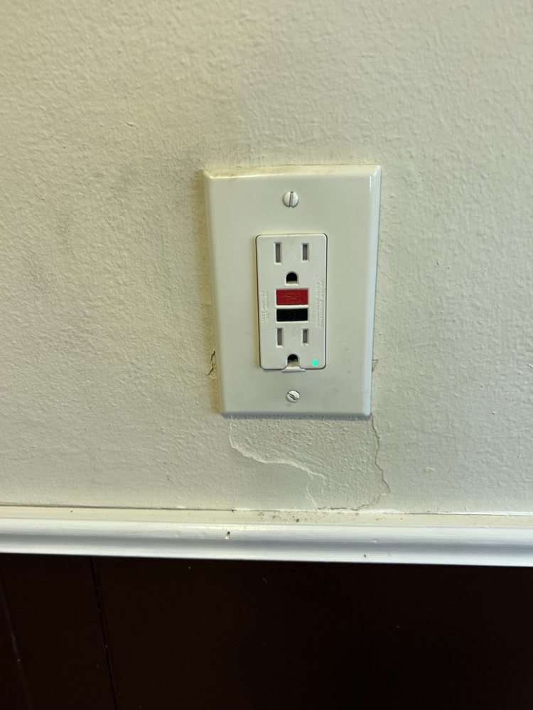 Slide of Evolve Construction and Electric