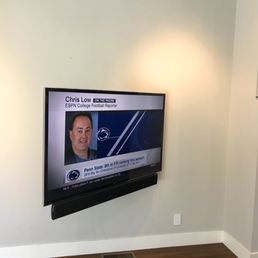 Mounted plasma with articulating mount Mounted plasma with articulating mount