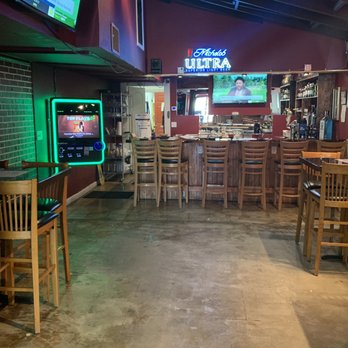 Enzo's Pizza - The bar area - Pizza Near Me - Tucker, Georgia