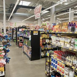 Grocery Outlet - Aisles