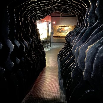 Grotte de Lascaux II - Landmarks & Historical Buildings Near Me - Montignac, 24