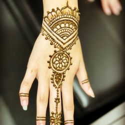 Blink Beauty - Henna tattoo