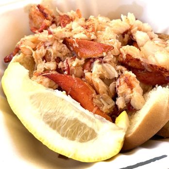 Stowe's Seafood - This lobster roll had mostly claw pieces - Seafood Near Me - West Haven, Connecticut Stowe's Seafood - This lobster roll had mostly claw pieces - Seafood Near Me - West Haven, Connecticut
