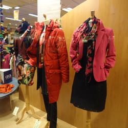 PUT Mode Dames Kinder en Babymode - Etalage