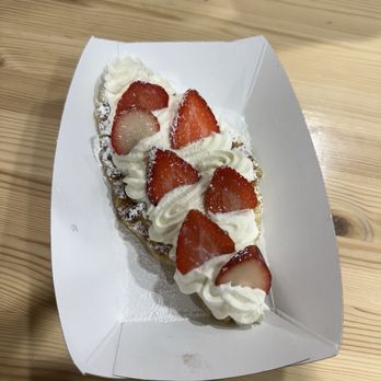 Maison De Croissant - strawberry croffle - Bakeries Near Me - Irvine, California