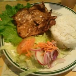 Grilled chicken, rice, beans and salad