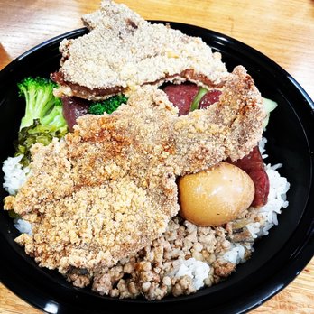 Taipei Hang - a plate of food with rice, meat, and broccoli - Chinese Near Me - Queens, New York