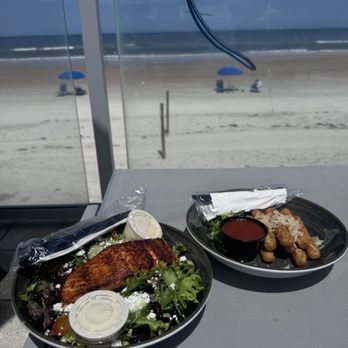 Sessions - Barry salad with salmon and mozzarella cheese sticks - American Near Me - Daytona Beach, Florida