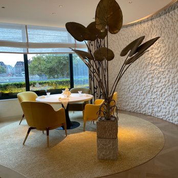 Plénitude - Cheval Blanc Paris - Elegant seating - French Near Me - Paris