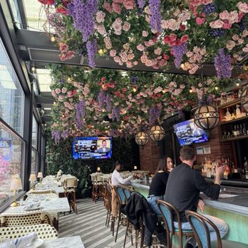 Bar La Rue - Bars Near Me - Chicago, Illinois