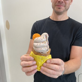 Somisomi - Cookies and cream, macaron, sprinkles - Ice Cream & Frozen Yogurt Near Me - Sugar Land, Texas Somisomi - Cookies and cream, macaron, sprinkles - Ice Cream & Frozen Yogurt Near Me - Sugar Land, Texas