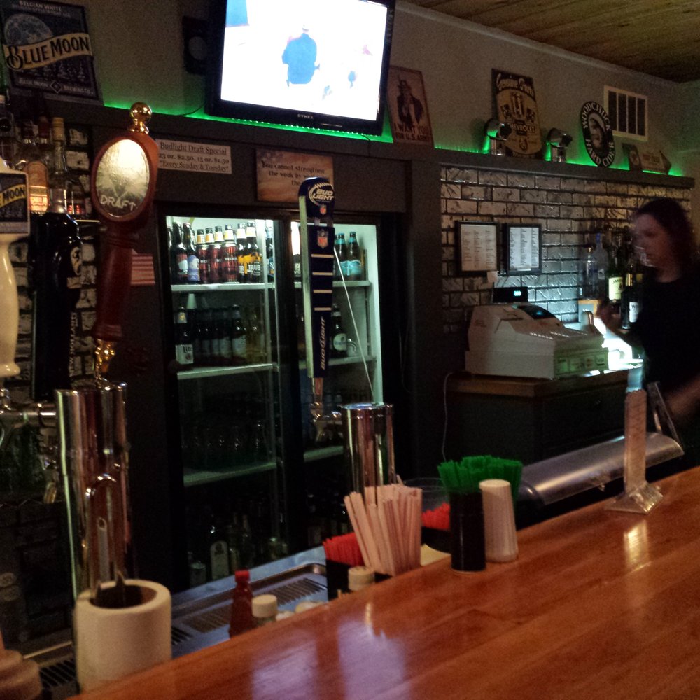 Green Diamond Junction - a bartender at a bar - Bars Near Me - Eaton, Indiana Green Diamond Junction - a bartender at a bar - Bars Near Me - Eaton, Indiana