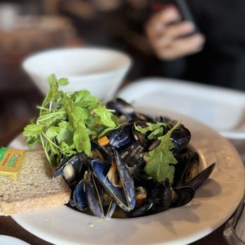 The Quays Irish Restaurant - Irish Near Me - Dublin, D