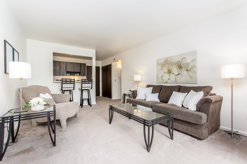 COLONY CLUB APARTMENTS Updated October 2024 13 Photos 1190