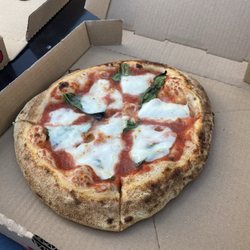 Re Di Roma Wood Fired Pizza Food Truck - Margherita Pizza