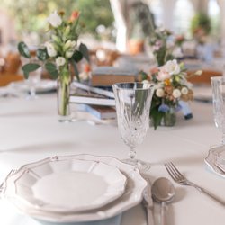 Scribner Bend Vineyards - A close up the the table seating. All white!