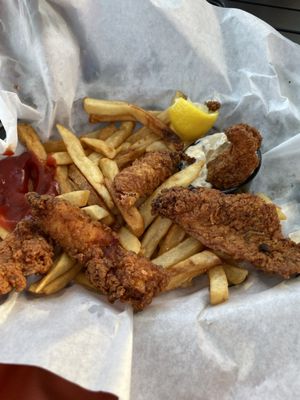 Washington Square Bar & Grill by null