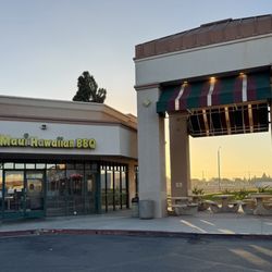 Entrance and tables outside