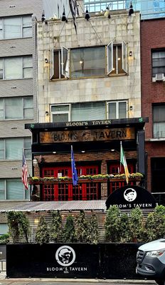 Bloom's Tavern by null