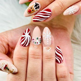 LEXI  Nails & spa - Fun and festive Christmas nails - Nail Salons Near Me - Spokane Valley, Washington
