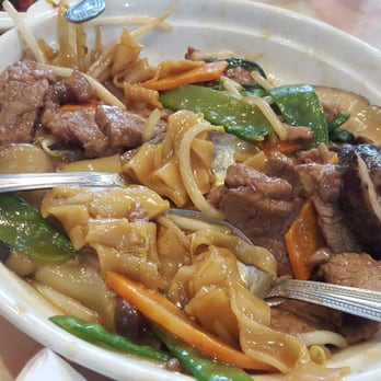 Golden Z - Wet beef chow fun with Chinese vegetable (yo choy) - Chinese Near Me - Brooklyn, New York Golden Z - Wet beef chow fun with Chinese vegetable (yo choy) - Chinese Near Me - Brooklyn, New York