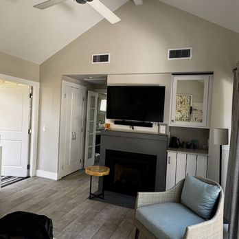 Carneros Resort and Spa - Bedroom with California doors opening up to private outdoor patio - Resorts Near Me - Napa, California Carneros Resort and Spa - Bedroom with California doors opening up to private outdoor patio - Resorts Near Me - Napa, California