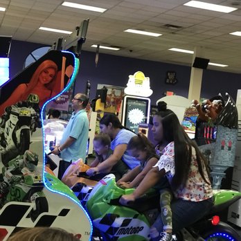 Chuck E. Cheese - Pizza Near Me - La Mirada, California