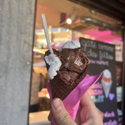 gâté comme des filles - Peanut butter & fluff mixed into dark chocolate mousse in waffle