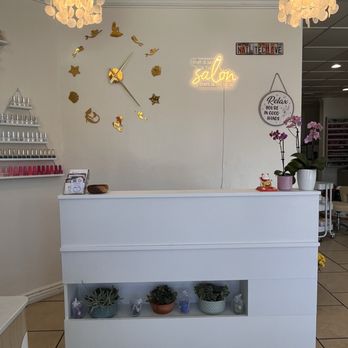 Glossy Nails & Lashes - Salon counter - Nail Salons Near Me - Long Beach, California Glossy Nails & Lashes - Salon counter - Nail Salons Near Me - Long Beach, California