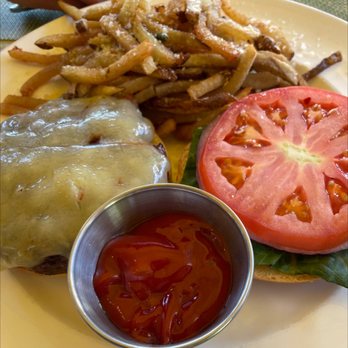 Bistro Joe's - Wagyu burger - New American Near Me - Birmingham, Michigan