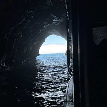 Na Pali Catamaran - Sea cave - Boat Charters Near Me - Hanalei, Hawaii Na Pali Catamaran - Sea cave - Boat Charters Near Me - Hanalei, Hawaii